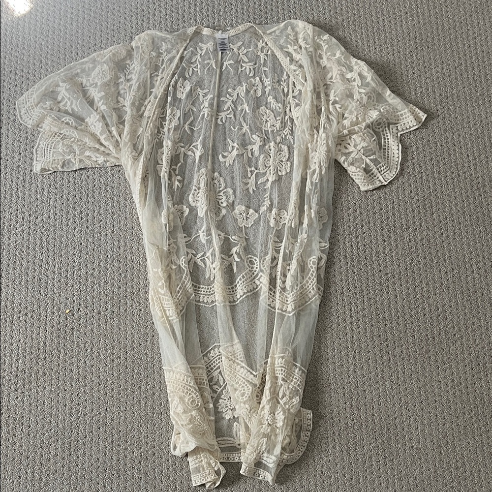 Elegant Sheer Lace Kimono - Picture 2 of 2
